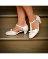 Ivory leather low-heeled T-strap bow shoes