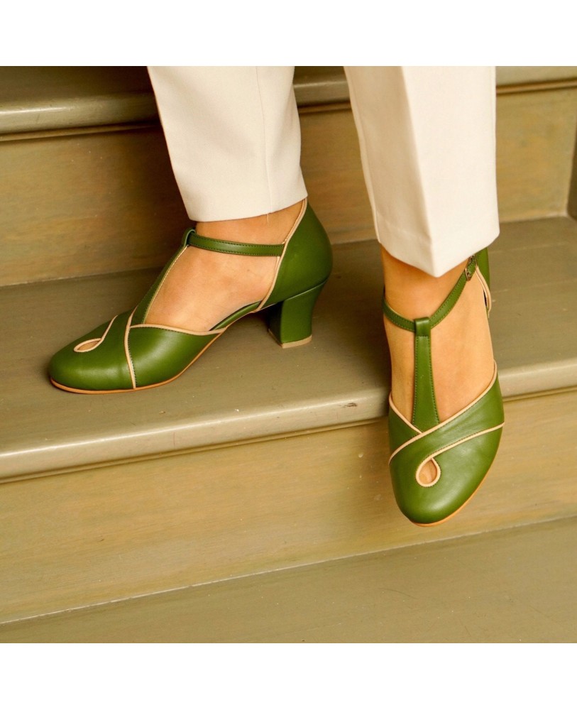 Green leather vintage T-strap low heels