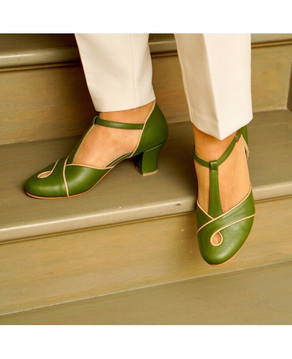Green leather vintage T-strap low heels