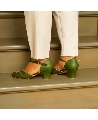 Green leather vintage T-strap low heels