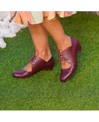 Burgundy leather vintage lace-up low heels