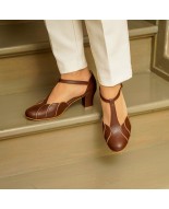 Comfortable Brown Leather Vintage T-Bar Pumps