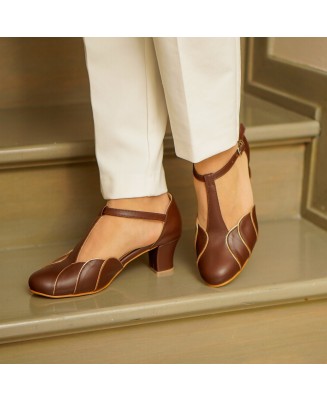 Comfortable Brown Leather Vintage T-Bar Pumps