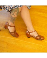 Brown leather vintage low-heeled shoes