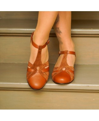 Brown leather vintage low-heeled shoes