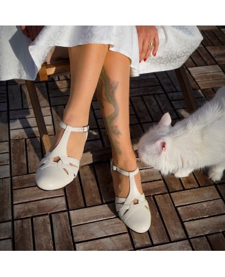 Ivory leather vintage T-strap low heels