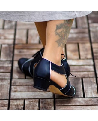 Black hollow leather lace-up shoes